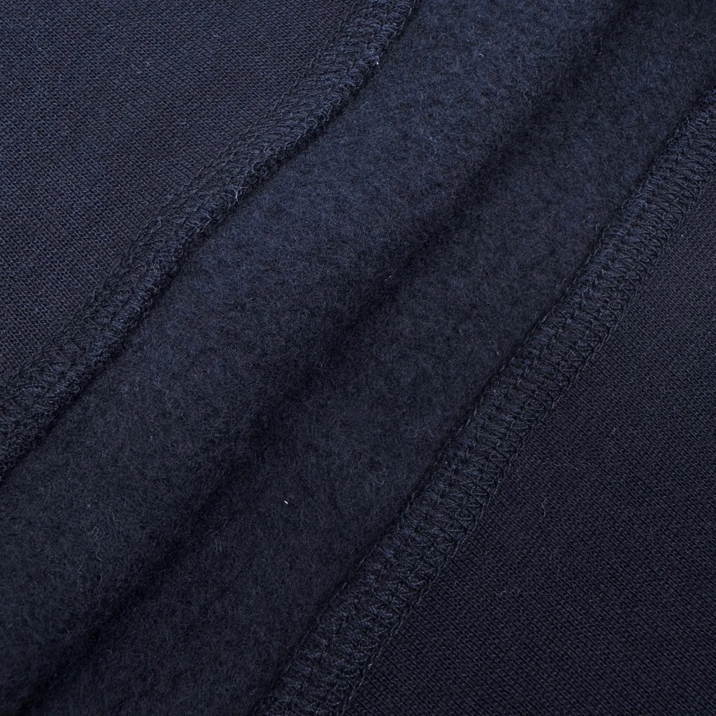 🅿️320 [Exclusive supply] Ralph Lauren pony embroidered round neck sweatshirt (navy blue). The original version was purchased for 1,690 and developed. The fabric is made of customized cloud-like honey cotton fleece sweatshirt material. It feels delicate and comfortable against the skin. It is based on matte gray and comes with a soft light filter. The exquisite indigo pony logo is embellished. It is highly recognizable. It has an atmosphere of freedom and vitality. A symphony of pure and smart colors. Outline high-end silhouettes with extreme simplicity and become the focus of vision. Demonstrate taste in silence, using imported machine embroidery technology. Use advanced computer control systems and precision mechanical components to achieve iconic pony embroidery operations. High precision. The lines are smooth and delicate, using the Hasuo process. Sewing with specific machines. Hasuo has high fastness and adds visual effects. It is time-consuming and labor-intensive, and the fabrics have been washed. It has a better hand feel and texture. It is not easy to deform and is not easy to shrink. Not easy to fade and maintain long-lasting beauty. Size:S-M-L-XL